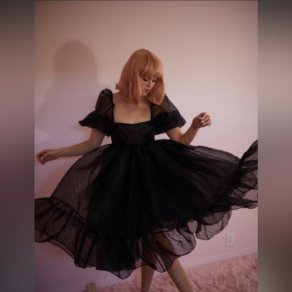 Selkie Dresses & Skirts - Selkie The Caviar French Puff Dress
Size M